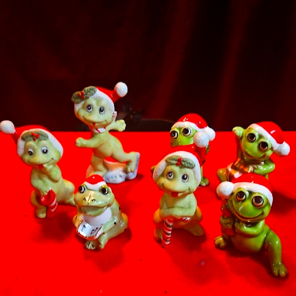 Vintage Festive Frog Figurine Set - Green and Red